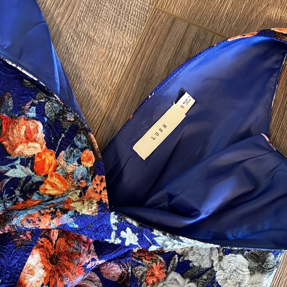 Lush brand blue & floral mini dress, size small - Picture 4 of 4